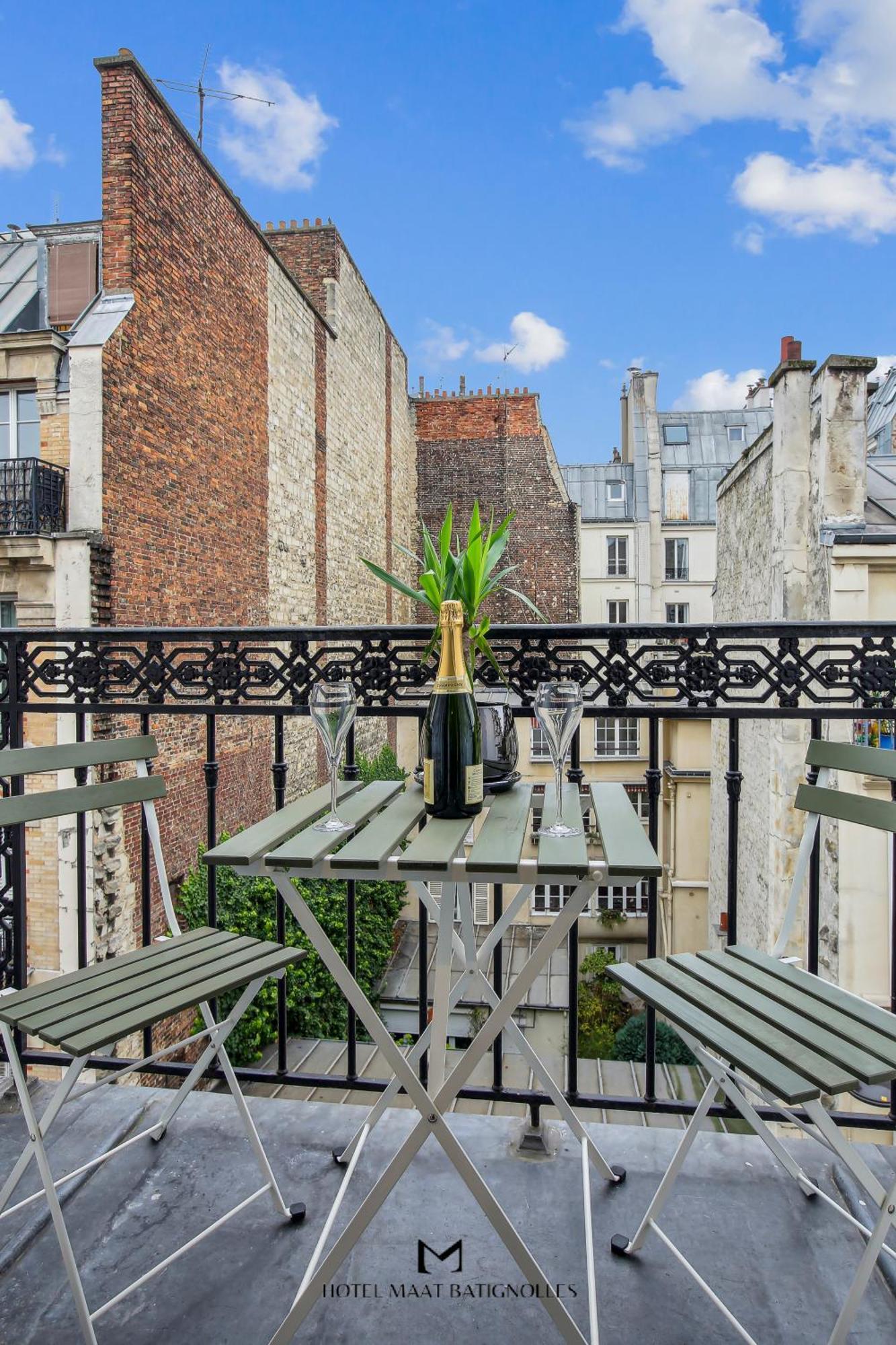 Hotel Maat Batignolles Paris Dış mekan fotoğraf