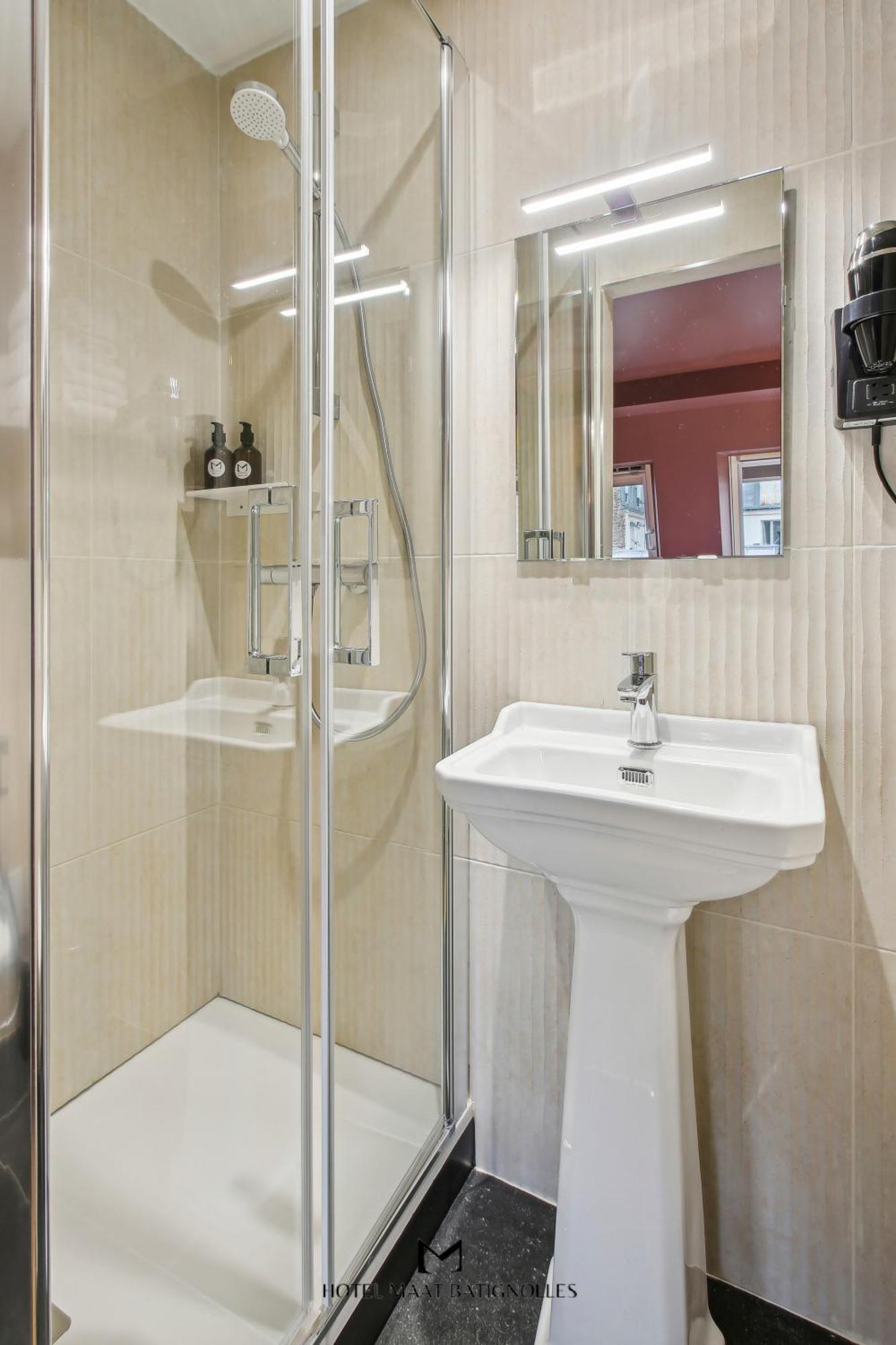 Hotel Maat Batignolles Paris Dış mekan fotoğraf