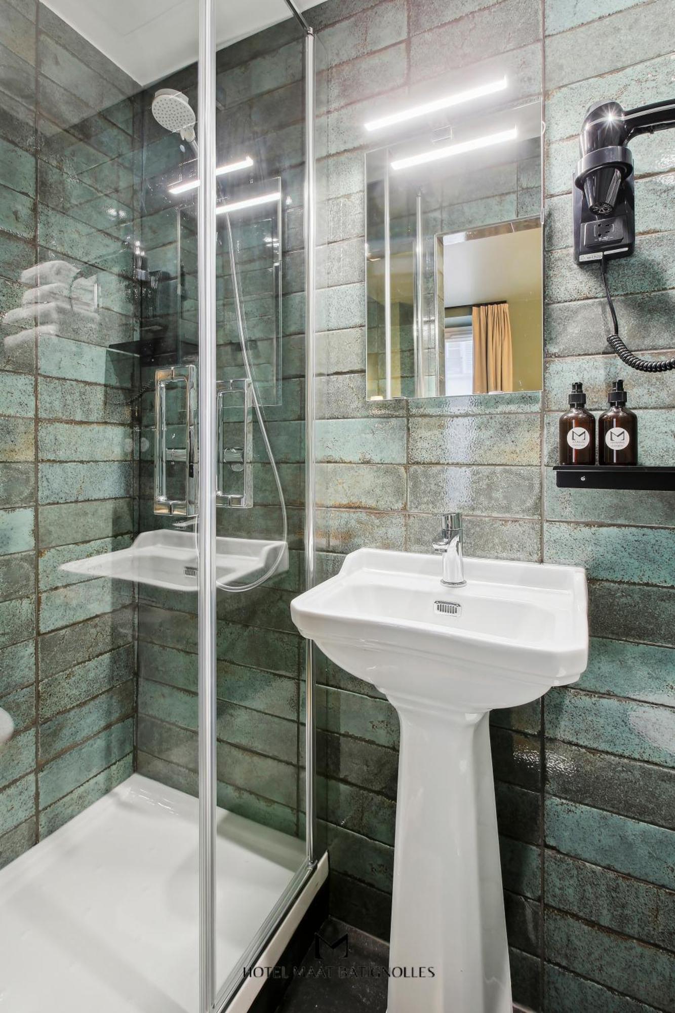Hotel Maat Batignolles Paris Dış mekan fotoğraf